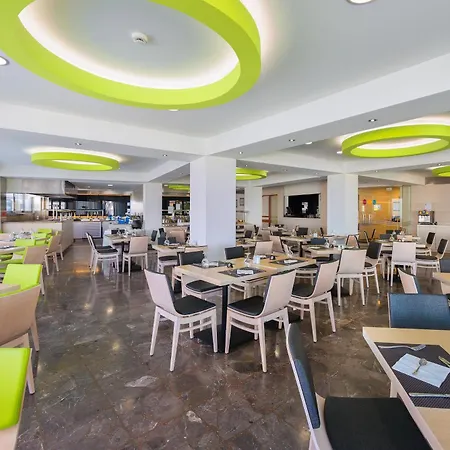 Semiramis فندق 4*