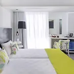 Semiramis 호텔 4*